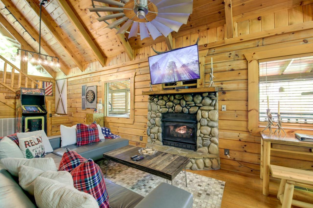 Gatlinburg Family Cabin With Private Hot Tub And Deck! Villa Exterior photo