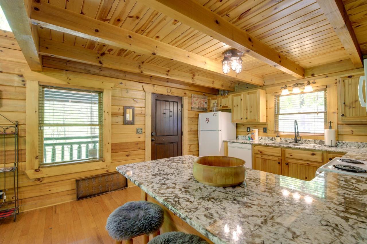 Gatlinburg Family Cabin With Private Hot Tub And Deck! Villa Exterior photo