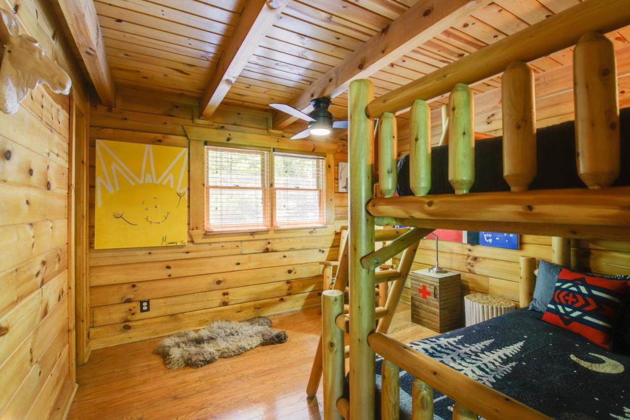 Gatlinburg Family Cabin With Private Hot Tub And Deck! Villa Exterior photo