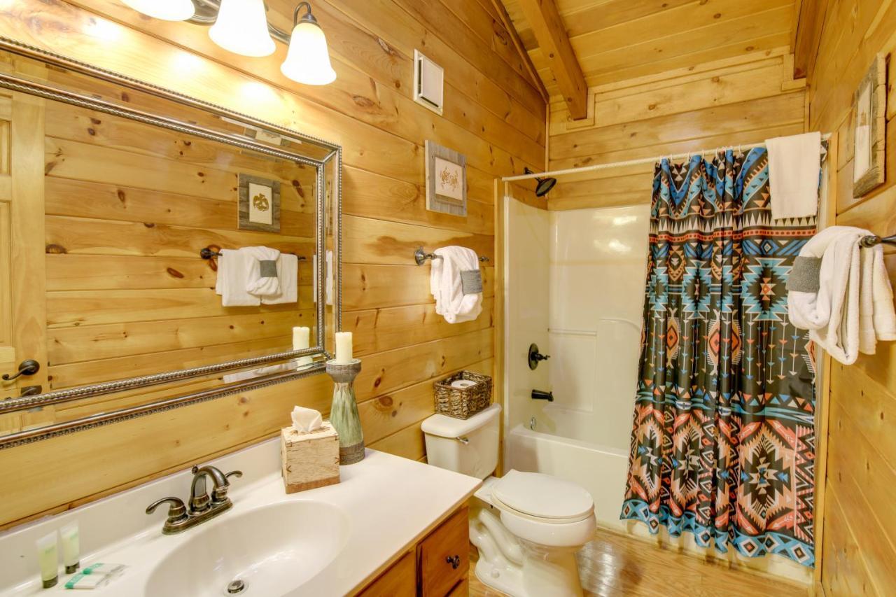 Gatlinburg Family Cabin With Private Hot Tub And Deck! Villa Exterior photo