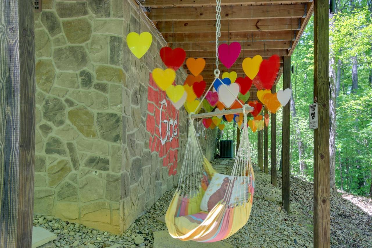 Gatlinburg Family Cabin With Private Hot Tub And Deck! Villa Exterior photo